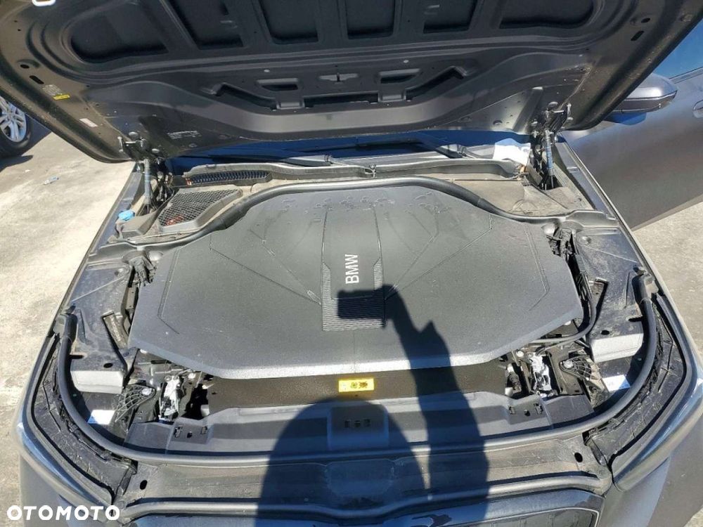 BMW i5 - 11