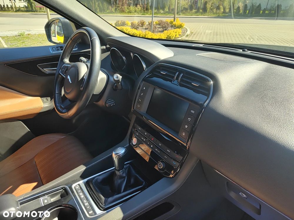 Jaguar F-Pace 20d AWD Pure - 24