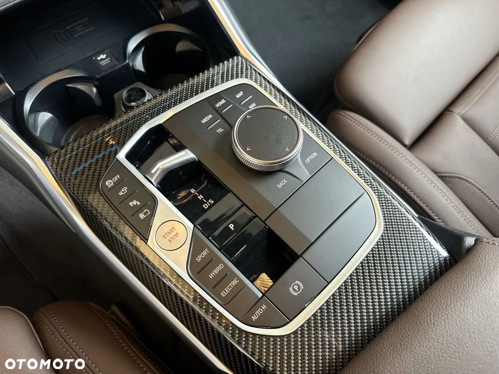 BMW Seria 3 330d xDrive mHEV M Sport - 13