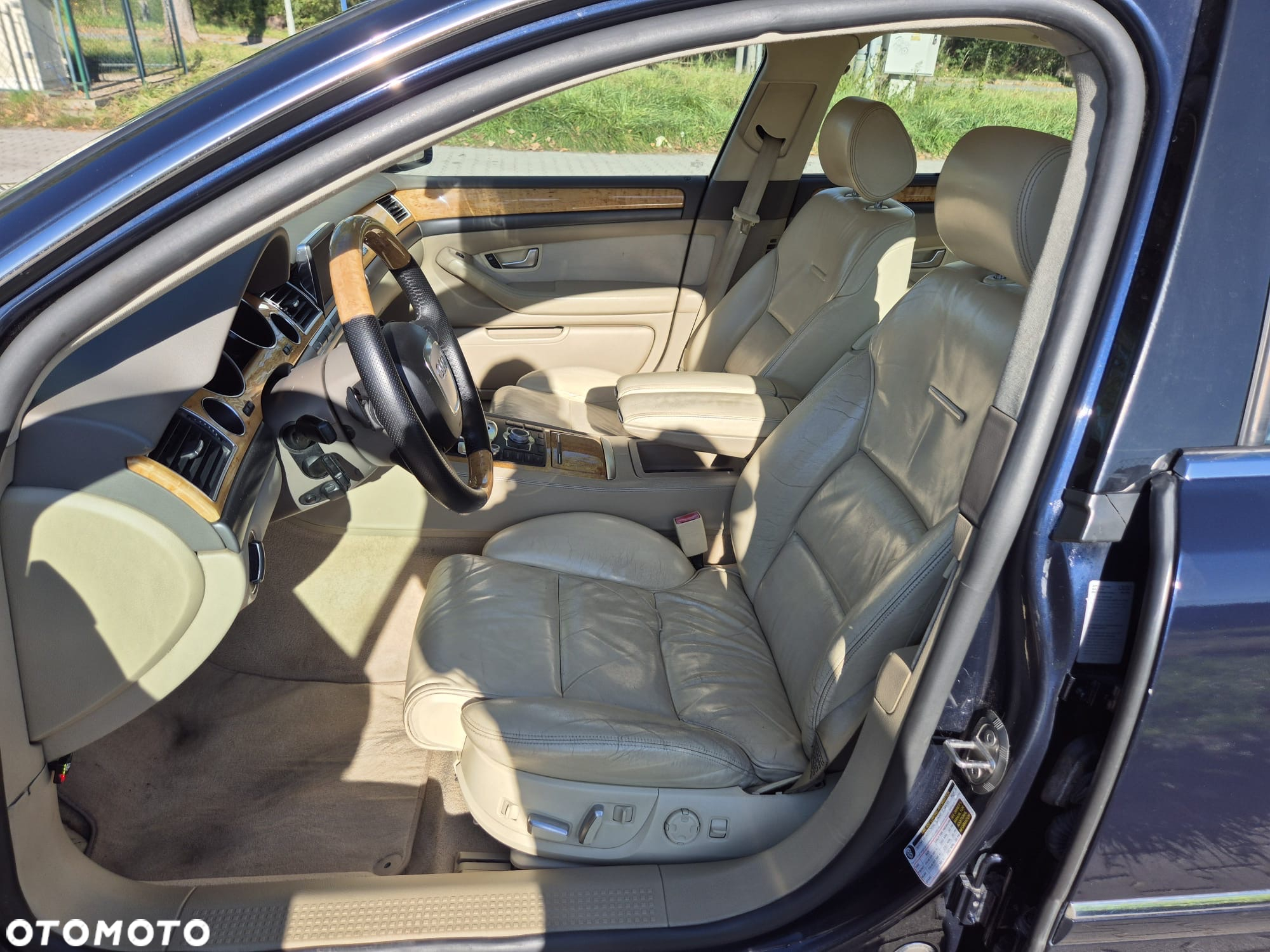 Audi A8 4.2 L Quattro - 9