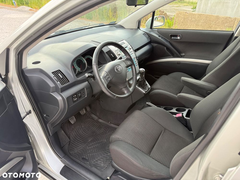 Toyota Corolla Verso 1.8 Gold + - 9