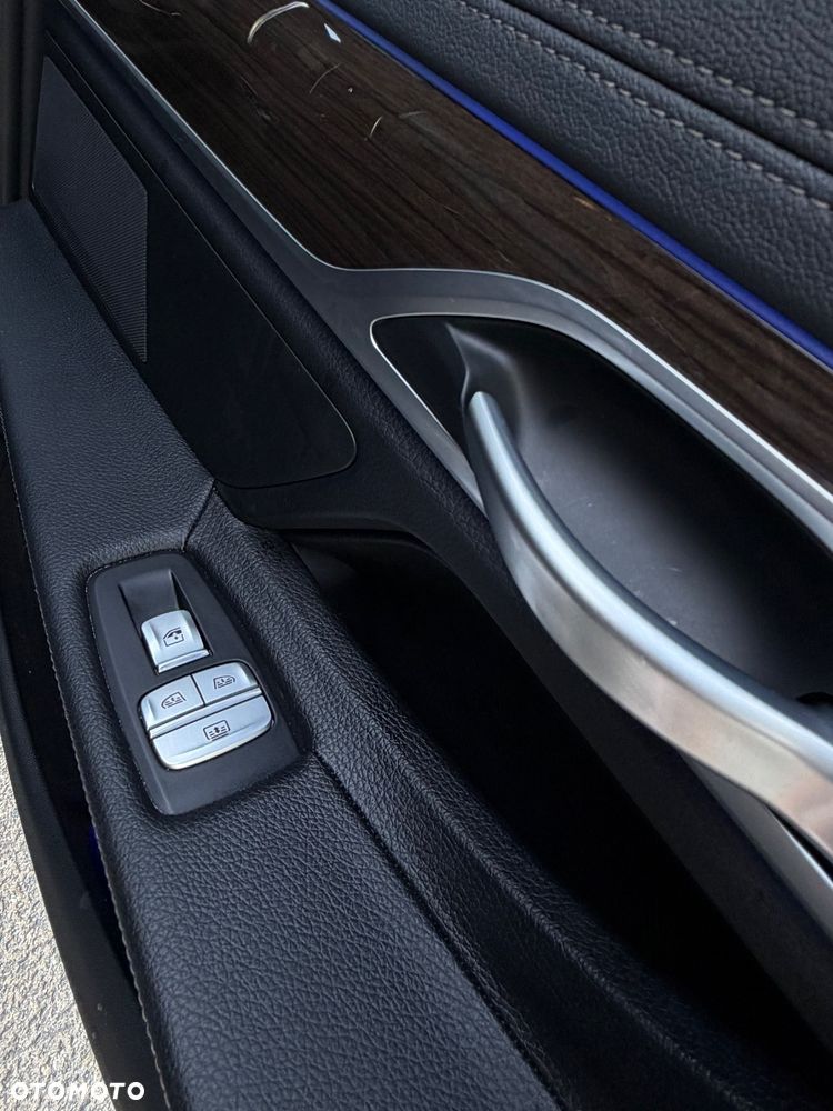 BMW Seria 7 730Ld xDrive mHEV - 17