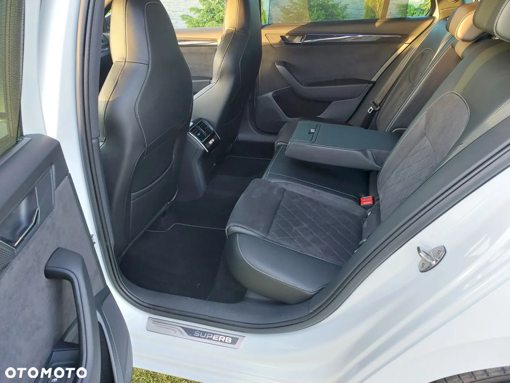 Skoda Superb 2.0 TDI Sportline DSG - 12