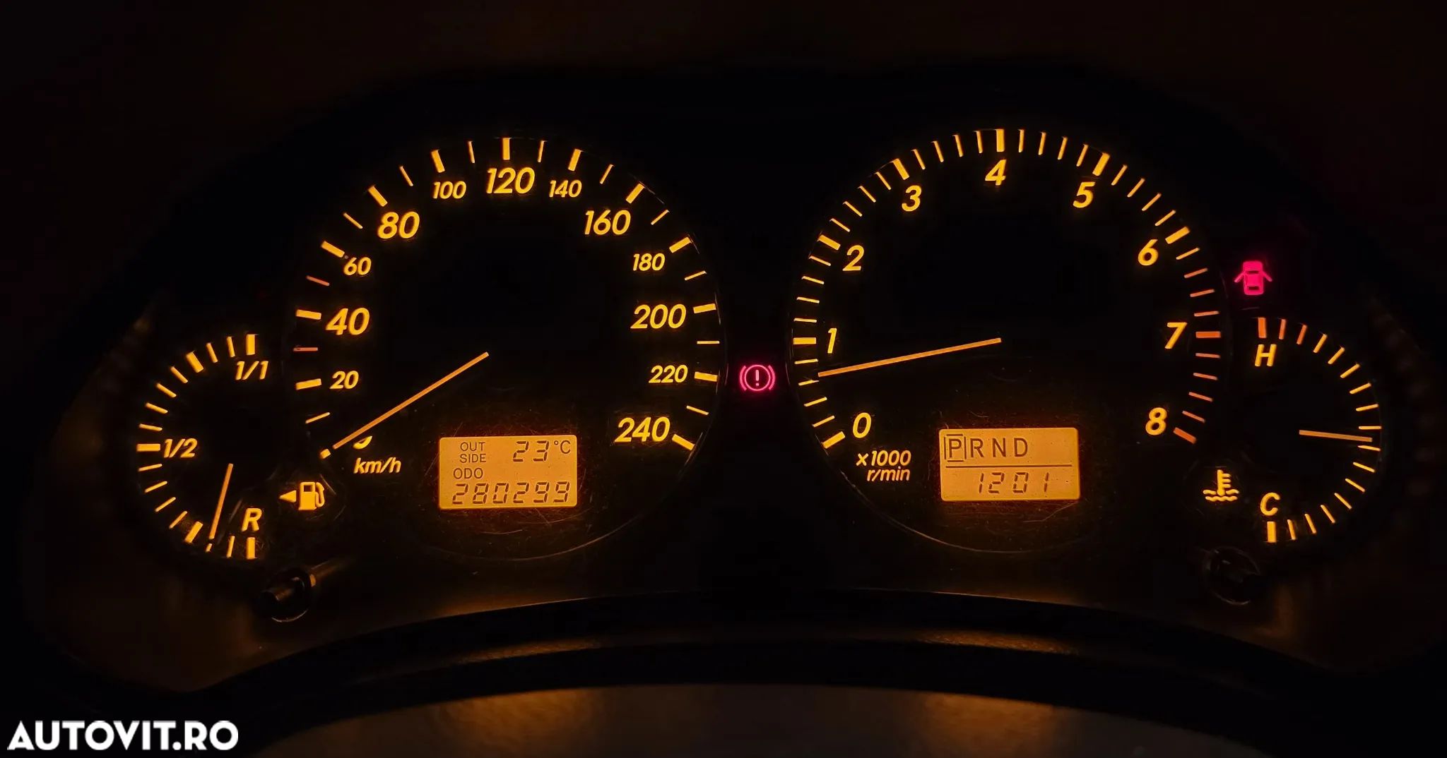 Toyota Avensis 1.8 Sdn. Aut Sol - 1