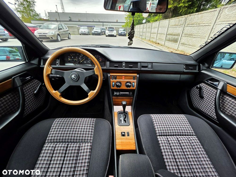 Mercedes-Benz W124 (1984-1993) - 13