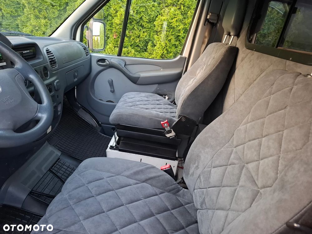 Mercedes-Benz Sprinter - 14
