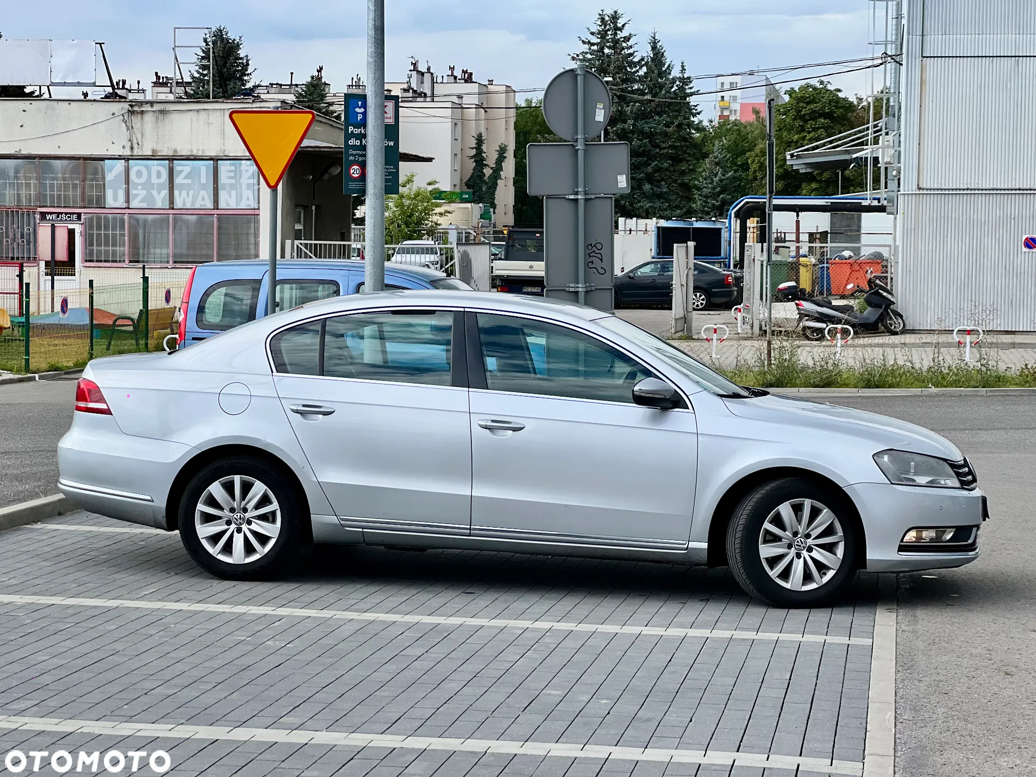 Volkswagen Passat 2.0 TDI DSG BlueMotion Technology Comfortline - 4