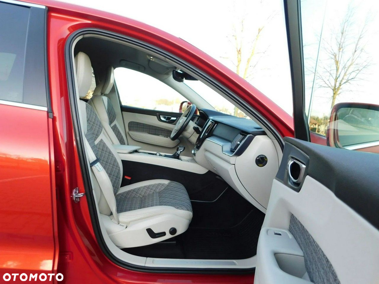 Volvo XC 60 D4 Momentum Pro - 11