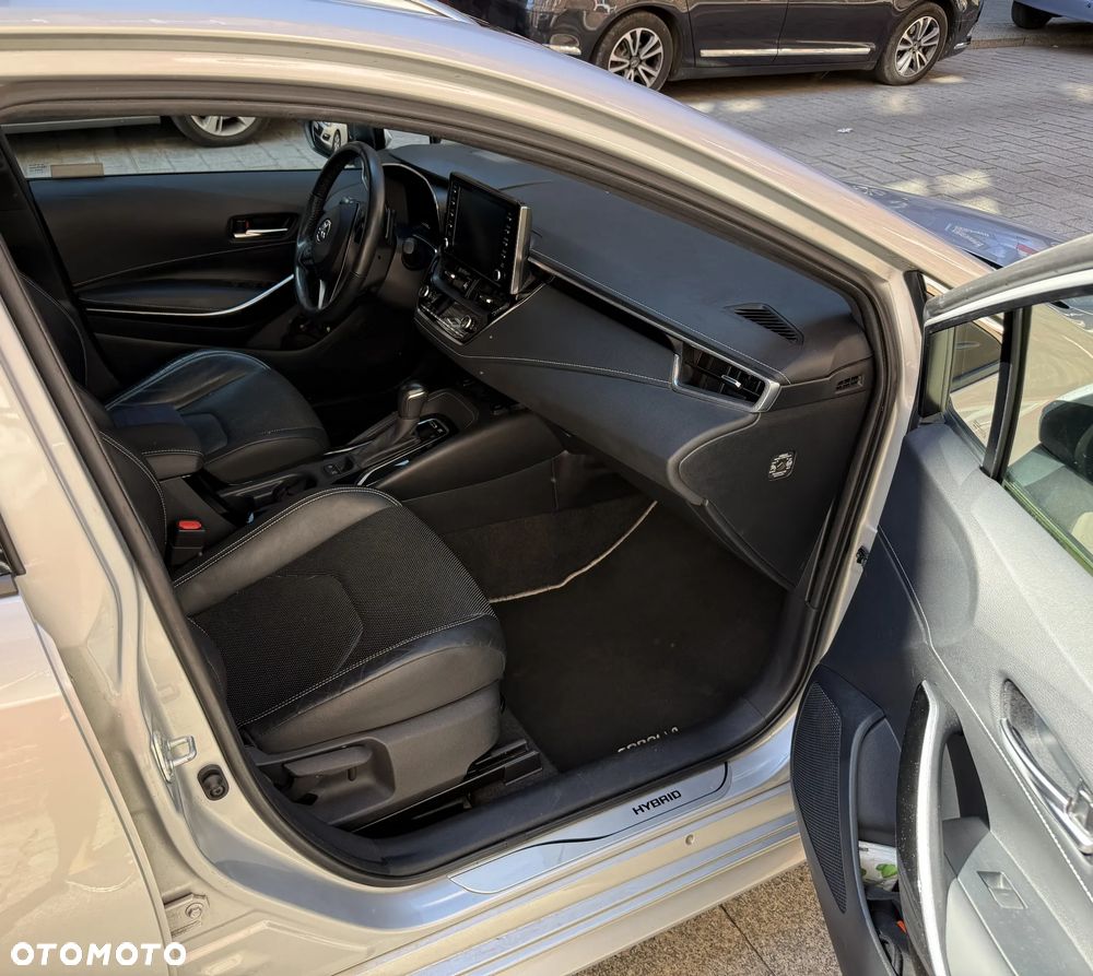 Toyota Corolla 2.0 Hybrid Executive - 18