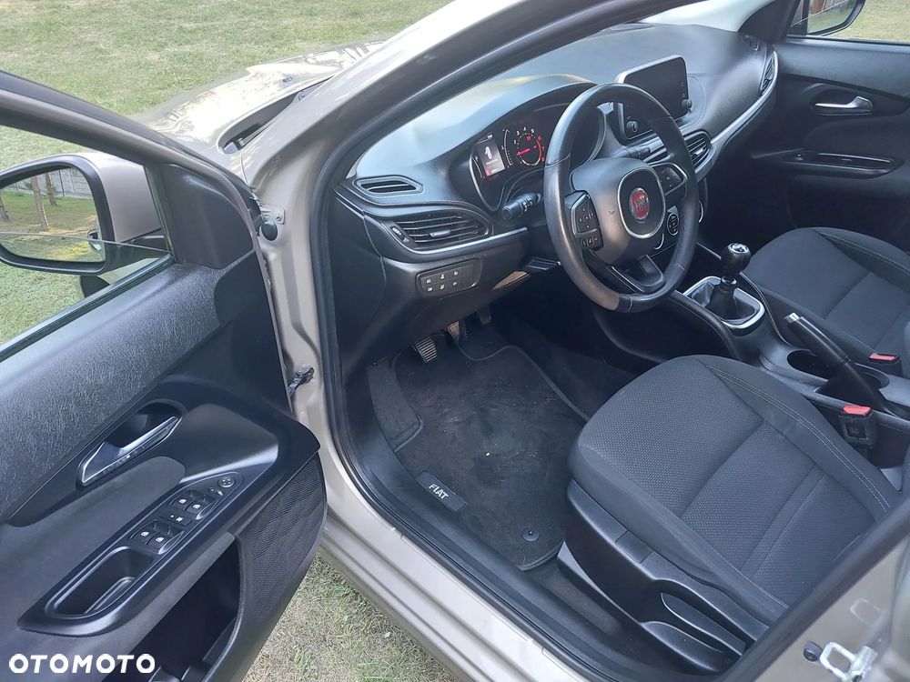 Fiat Tipo 1.4 16v Lounge EU6d - 11