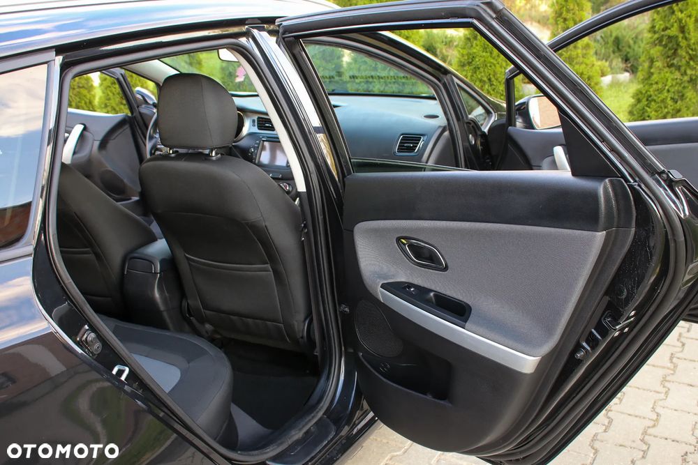 Kia Ceed 1.6 CRDi 128 ISG SW Vision - 28