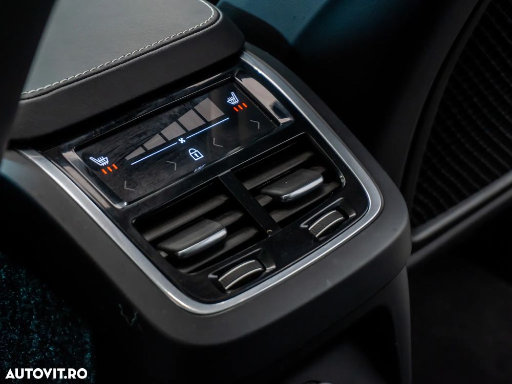 Volvo XC 90 T8 AWD Recharge Geartronic RDesign - 28