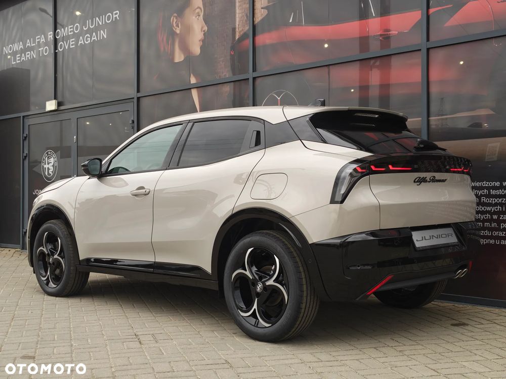 Alfa Romeo Junior 1.2 mHEV Ti eDCT - 9