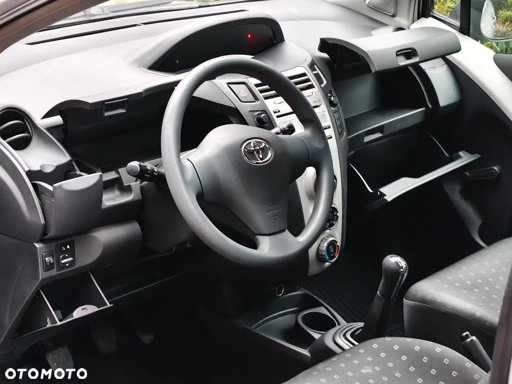 Toyota Yaris 1.3 Luna A/C - 27