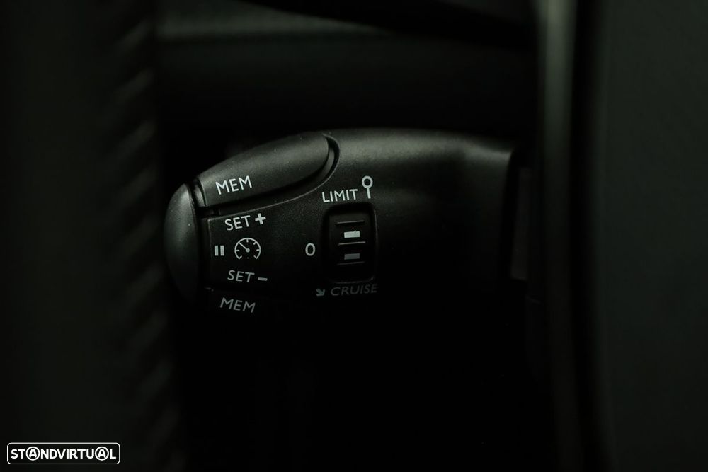 Peugeot 2008 1.2 PureTech Allure - 18