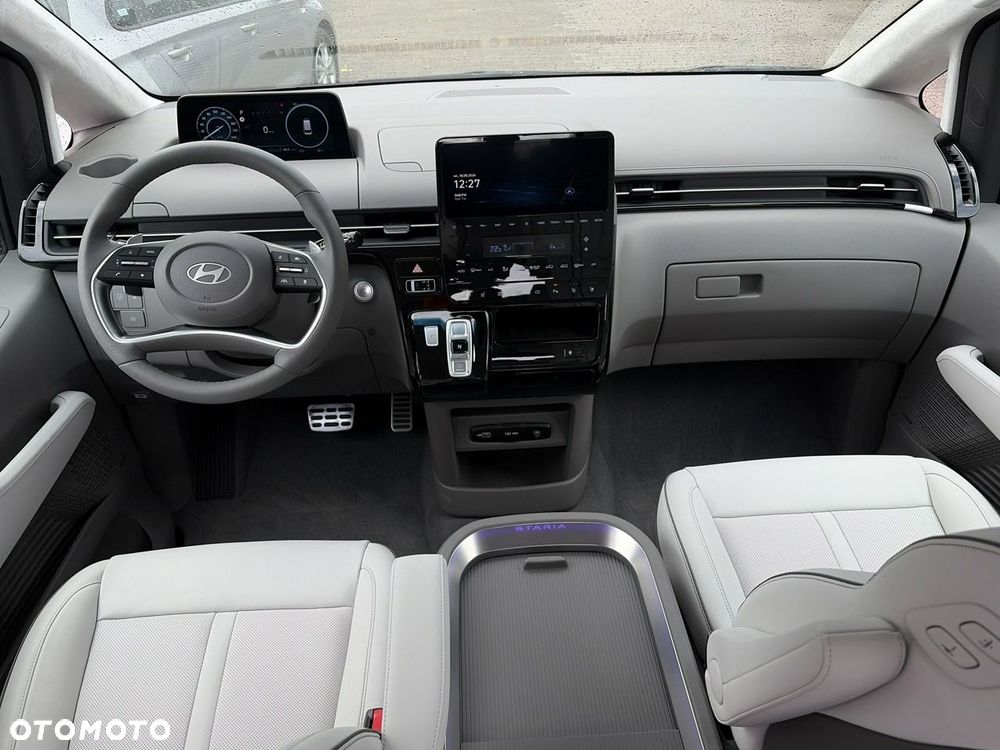 Hyundai Staria - 27