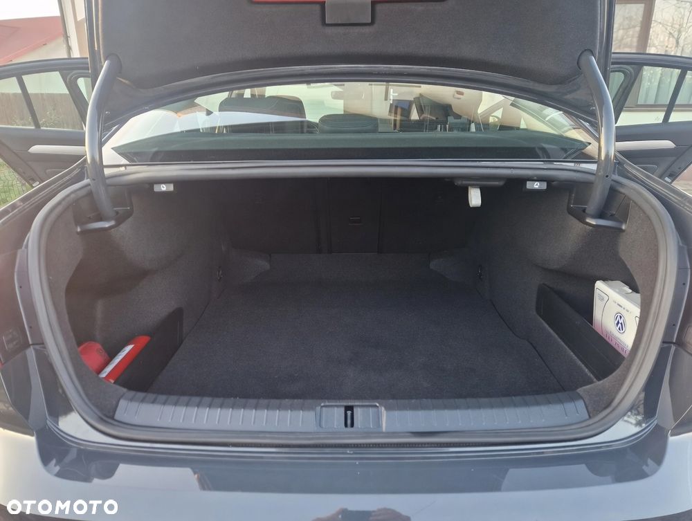 Volkswagen Passat 2.0 TDI SCR DSG Highline - 17