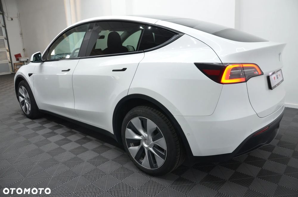 Tesla Model Y Long Range AWD - 6