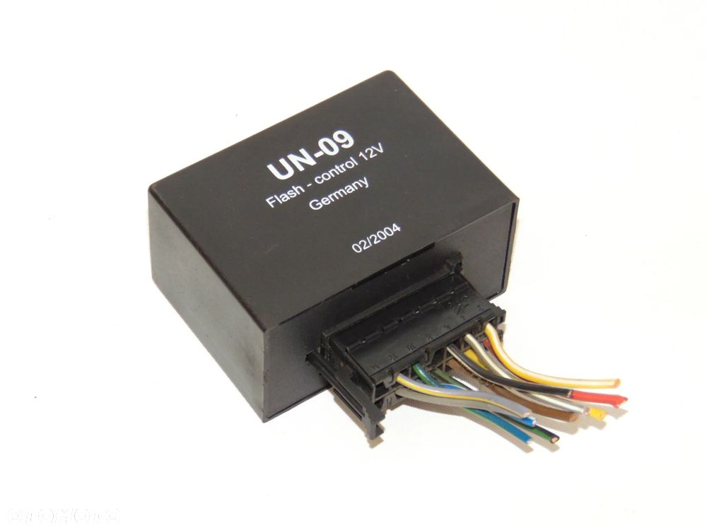 Moduł przekaźnik sterownik świateł haka holowniczego przyczepy UN-09 Flash Control VW Volkswagen Skoda Seat Audi Mercedes Volvo Opel Ford Toyota - 1