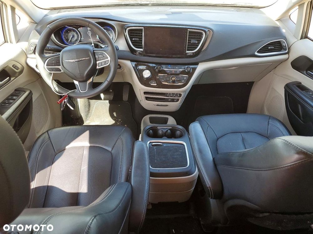 Chrysler Pacifica - 7