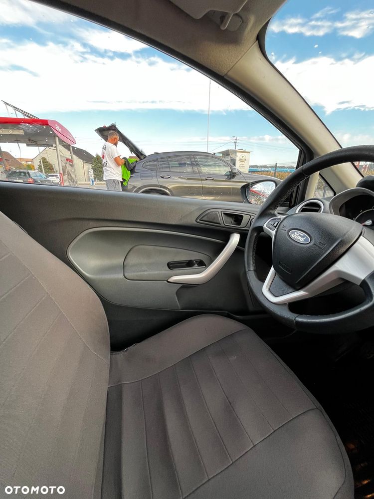 Ford Fiesta 1.4 Ghia - 30