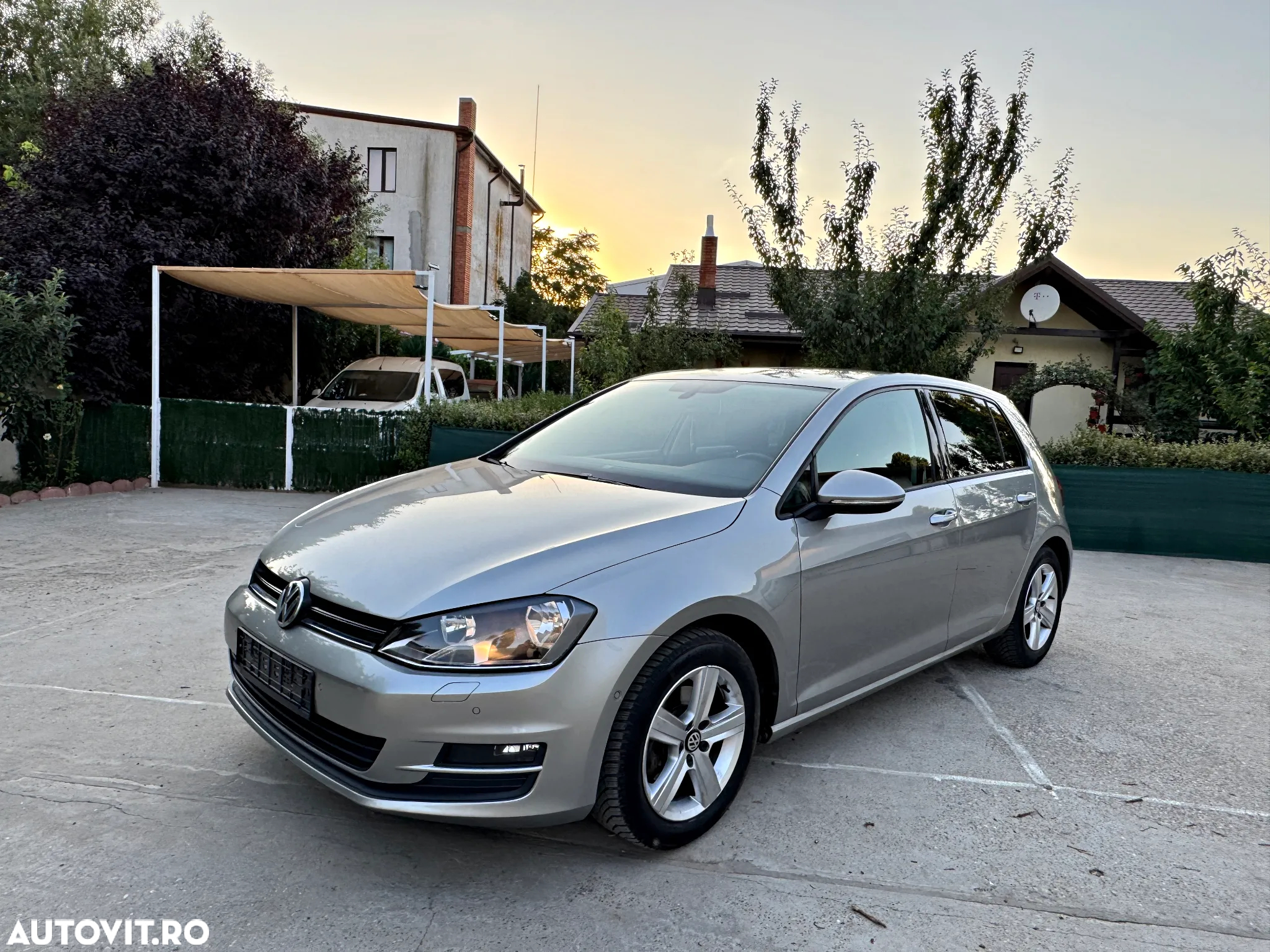 Volkswagen Golf 1.2 TSI BlueMotion Technology Comfortline - 2