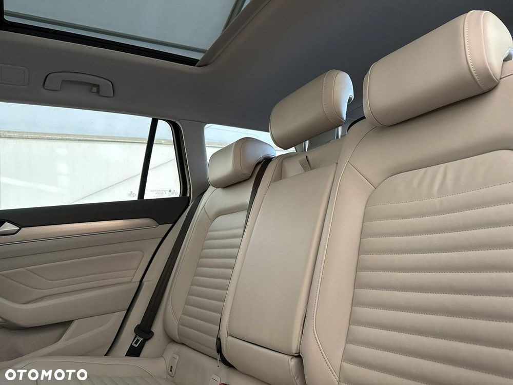 Volkswagen Passat - 19