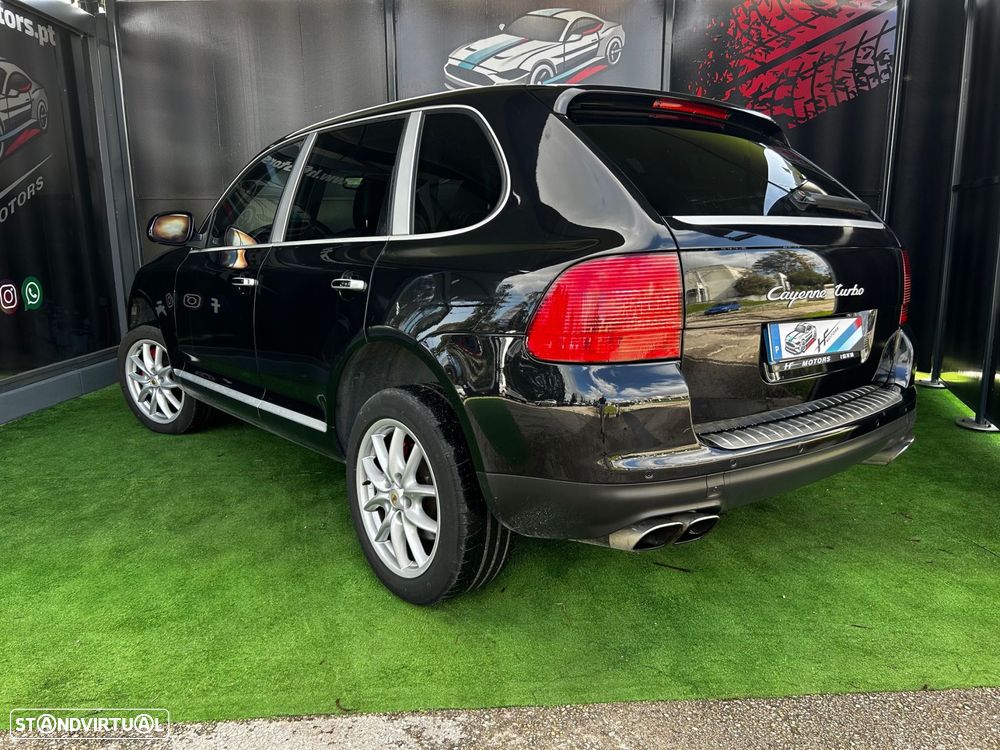 Porsche Cayenne Turbo - 12