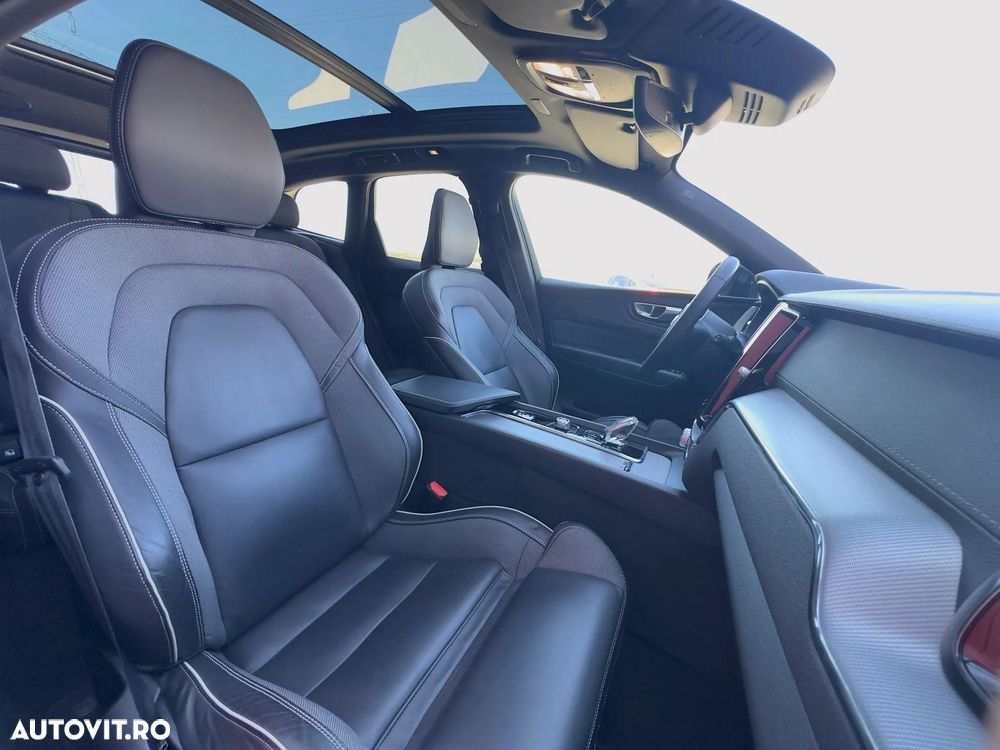 Volvo XC 60 T6 AWD Recharge Plus Dark - 23