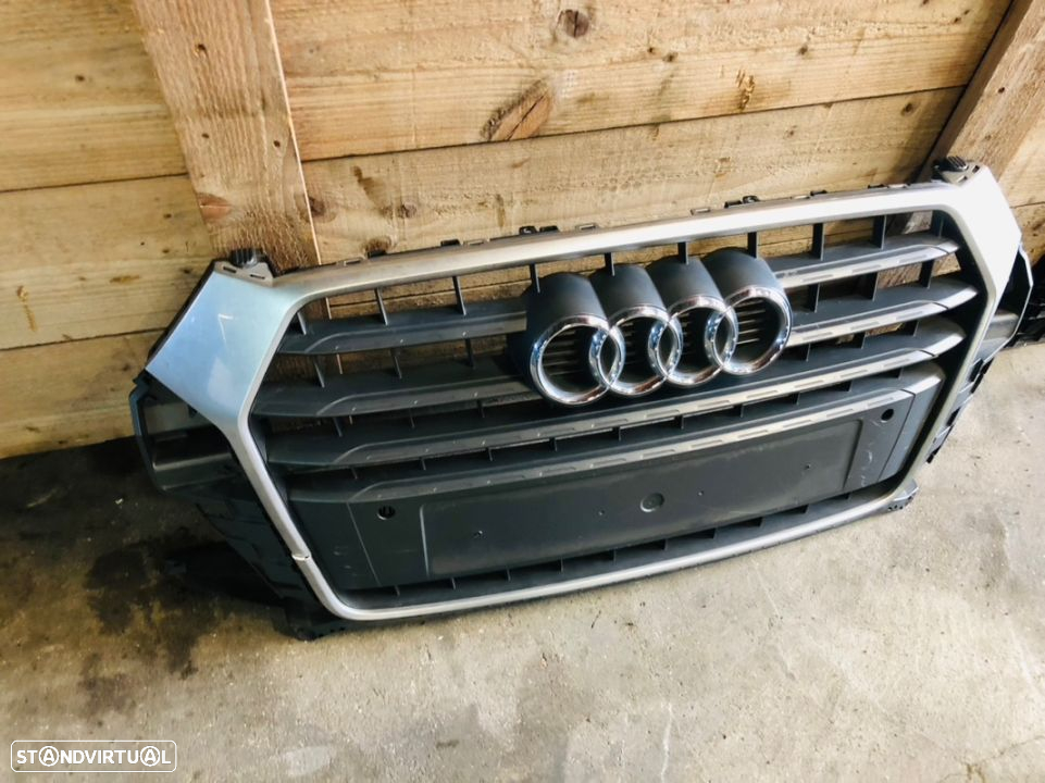 Grelha Audi Q3 F3 8U/8UB (2016-2019) - 2