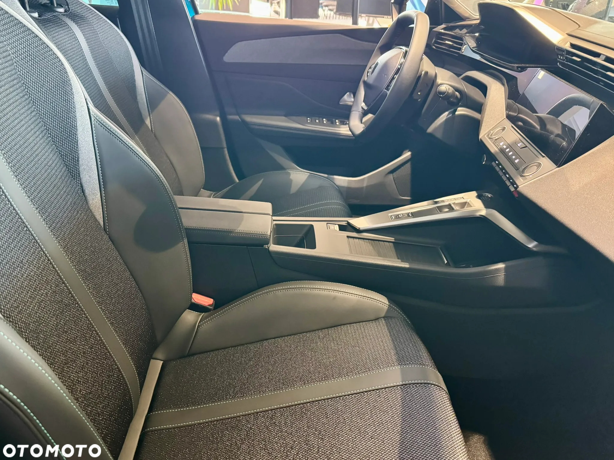 Peugeot 408 1.2 PureTech mHEV Allure S&S e-DSC6 - 8