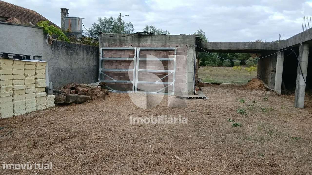 Moradia T3 em reconstrução | Vila Nova de Poiares - Grande imagem: 5/13