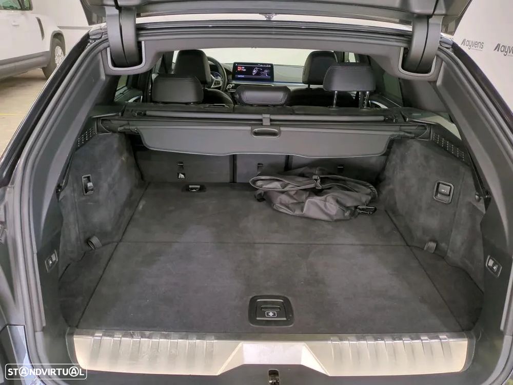 BMW 530 e - 11
