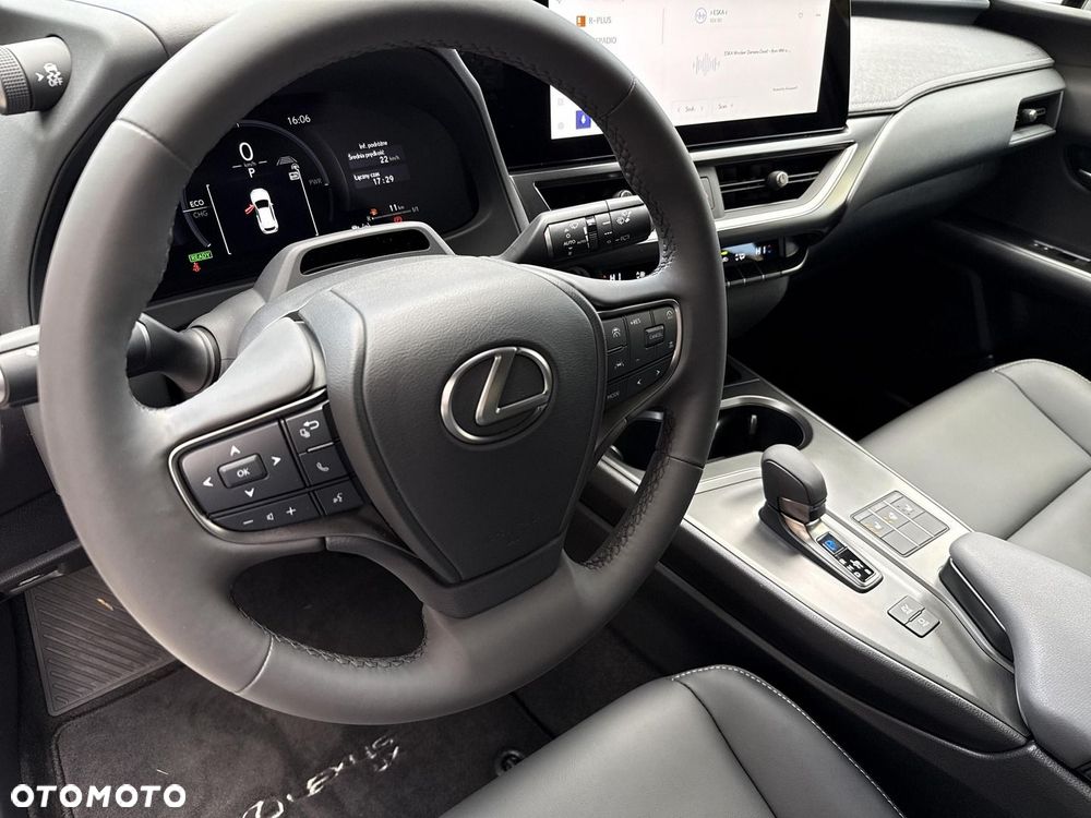 Lexus UX 300h F Sport Design - 12