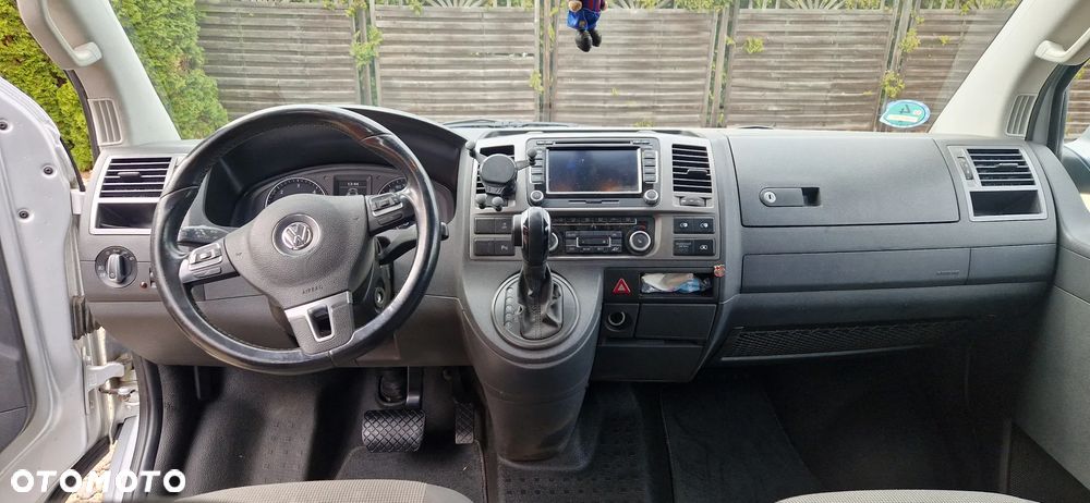 Volkswagen Caravelle - 12