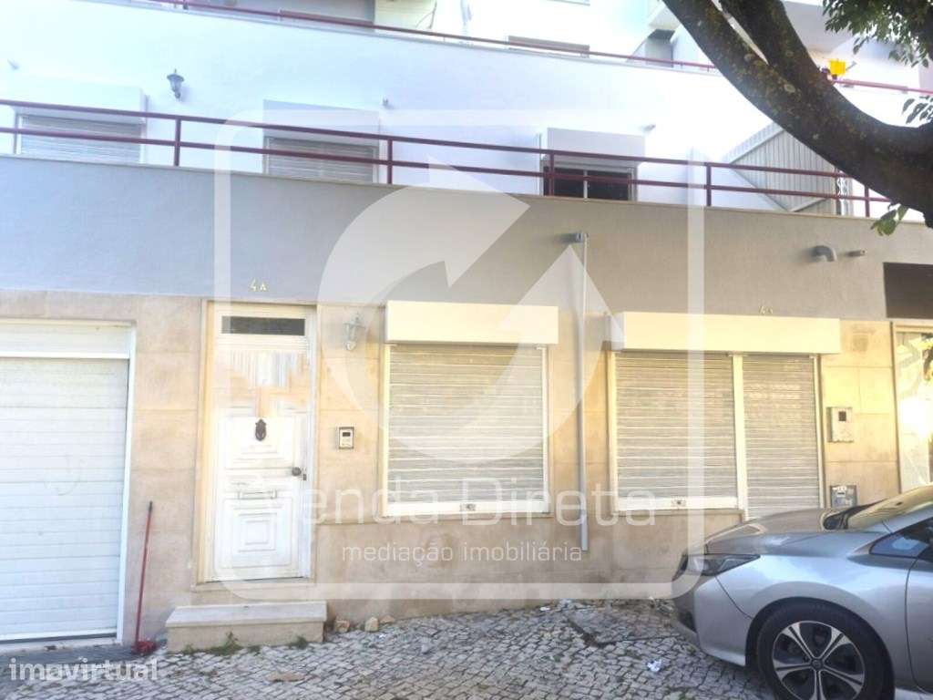 Loja/Escritório Duplex com 108 m² e Terraço no Centro do Laranjeiro... - Grande imagem: 2/17