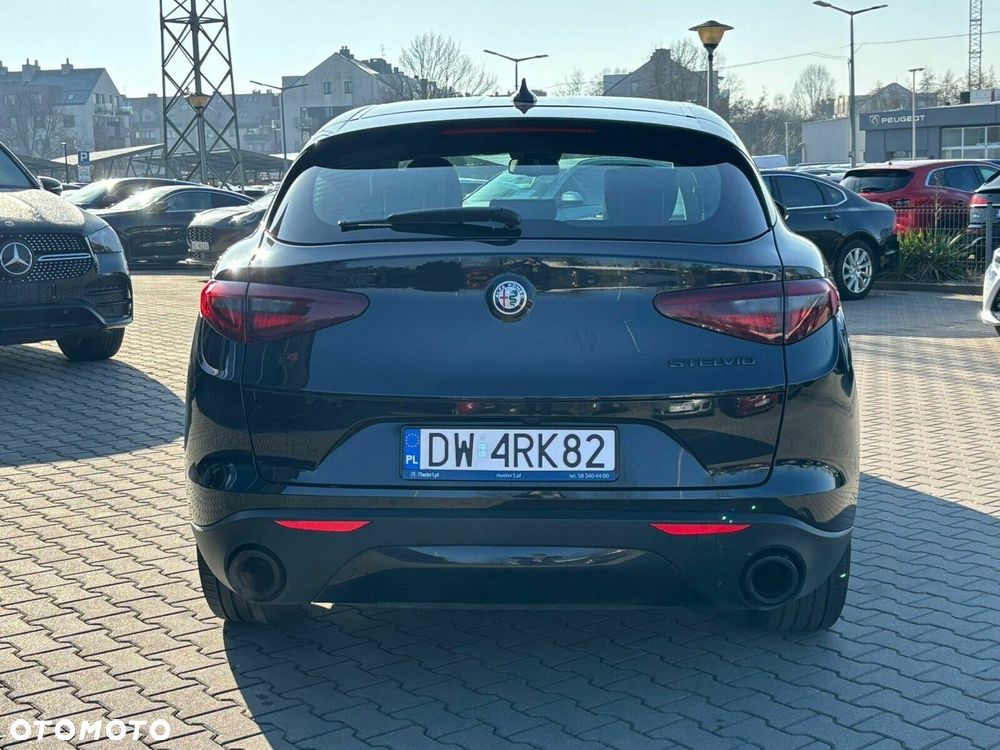 Alfa Romeo Stelvio 2.0 Turbo Sprint Q4 - 4