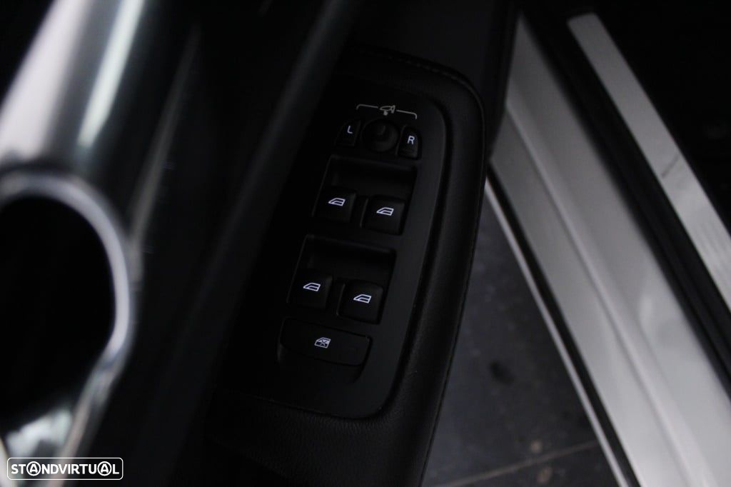 Volvo V60 2.0 D3 Momentum Plus - 21