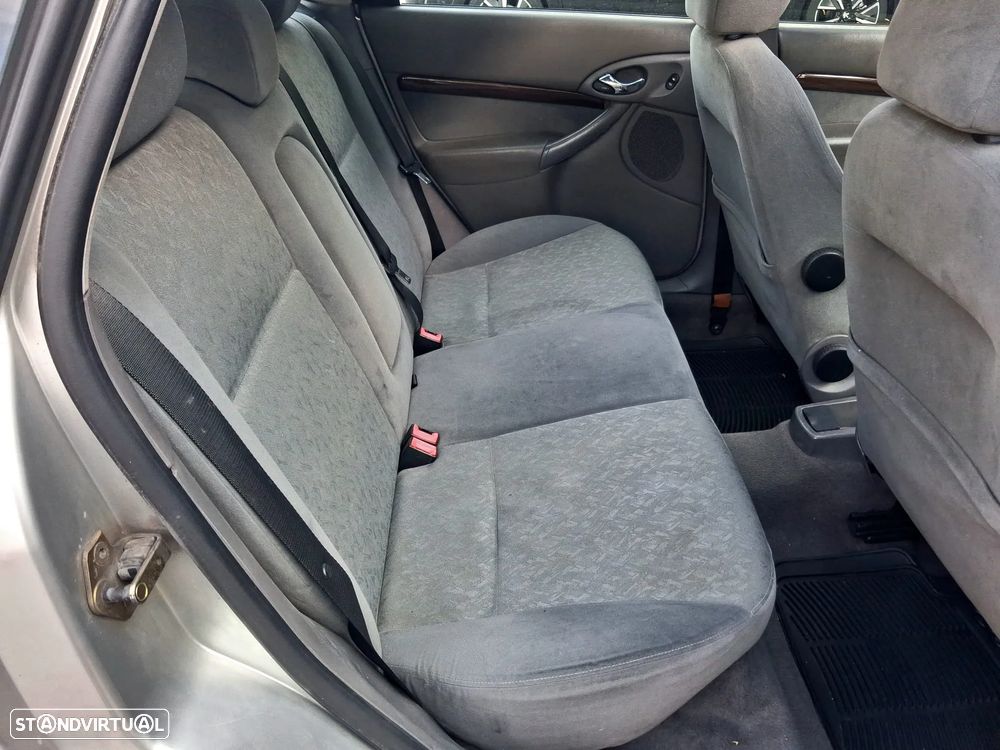 Ford Focus SW 1.6 Ghia - 25