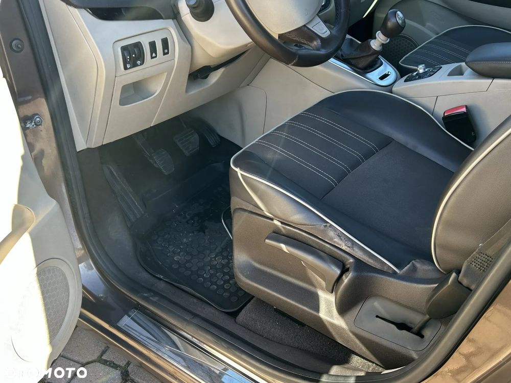 Renault Scenic 1.6 dCi Energy Privilege - 6