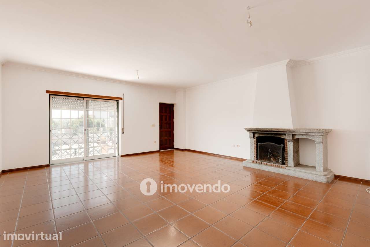 Moradia T3+1 com áreas amplas, garagem e jardim, em Viseu - Grande imagem: 3/36