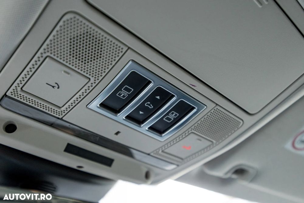 Land Rover Discovery 3.0 L TD6 HSE Luxury - 28