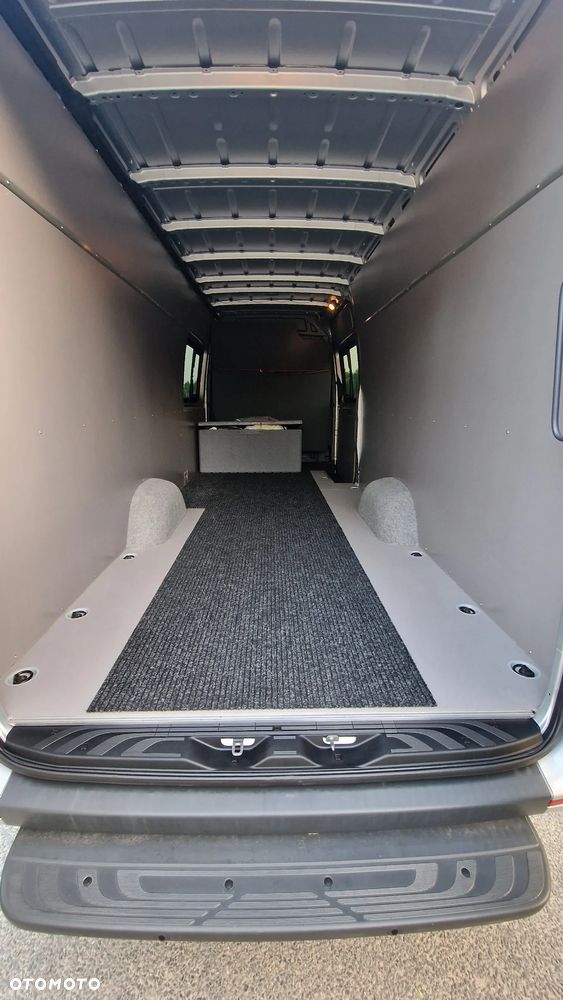Mercedes-Benz Sprinter - 10