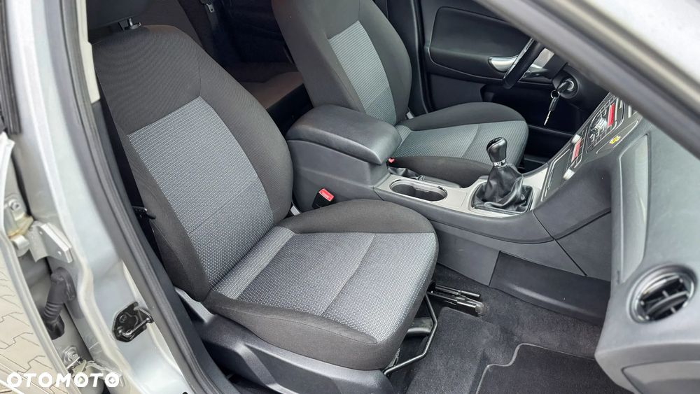 Ford Mondeo 2.0 Ambiente - 18