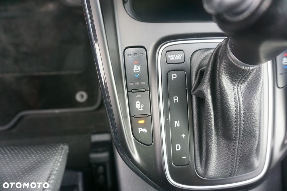 Kia Carens 1.7 CRDi Business Line 7os 7DCT - 9