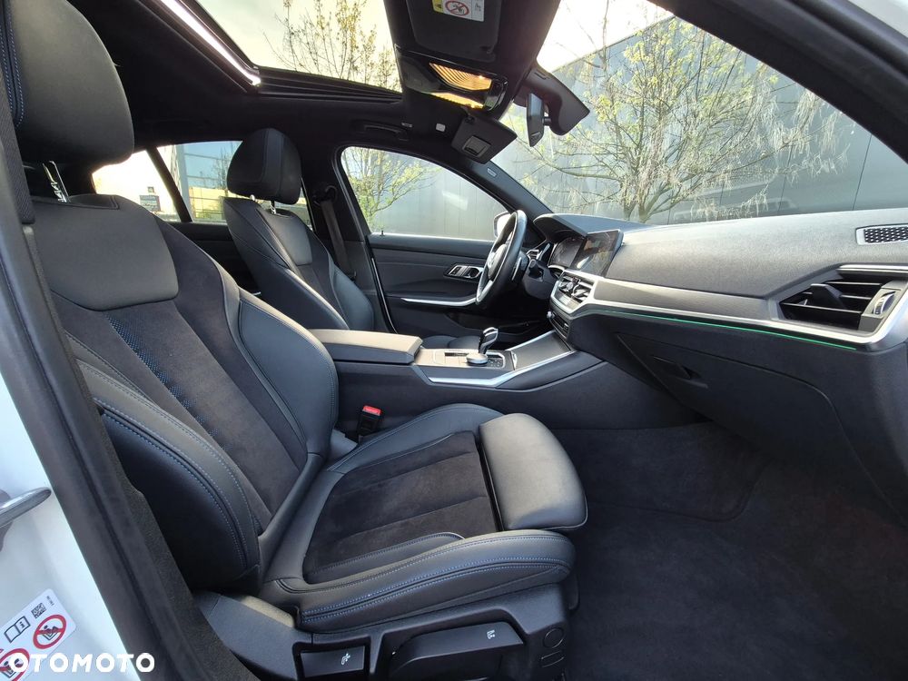 BMW Seria 3 330e M Sport - 27