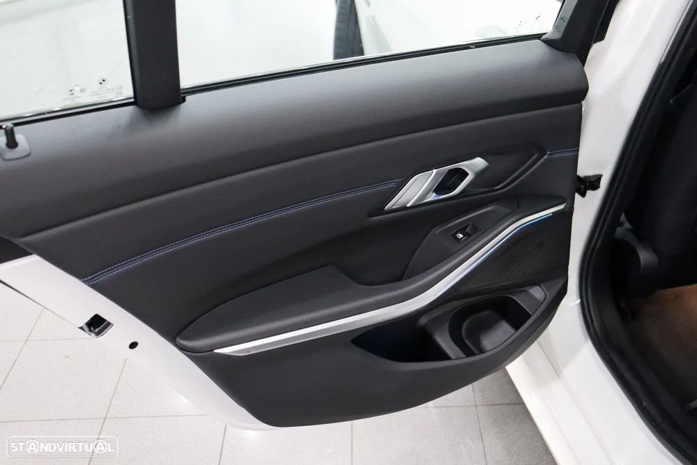 BMW 330 e Aut. M Sport - 28