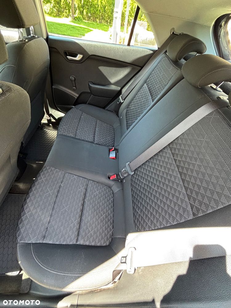Kia Rio 1.2 L - 9