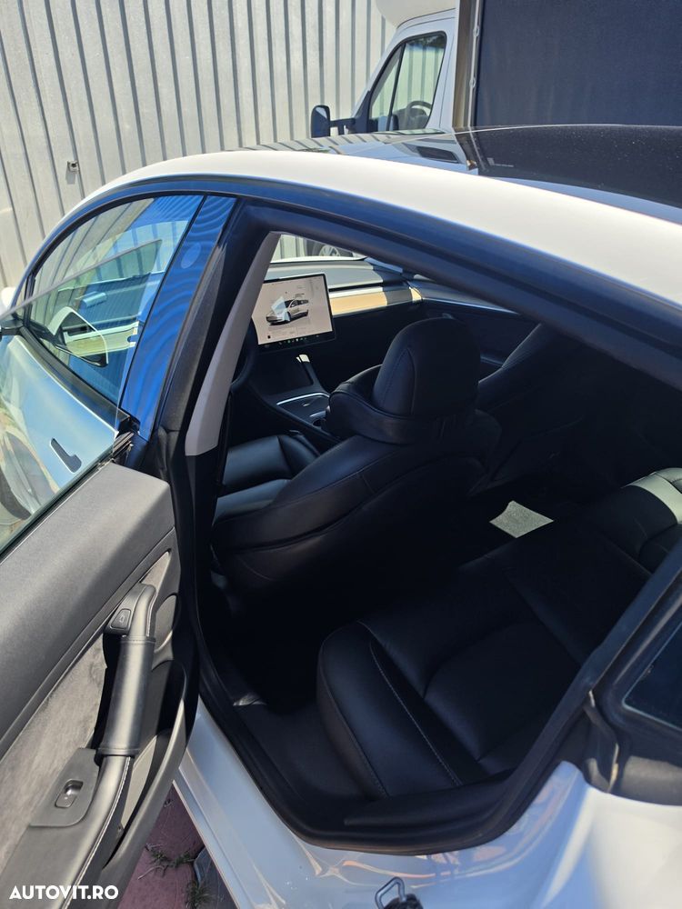 Tesla Model 3 - 11