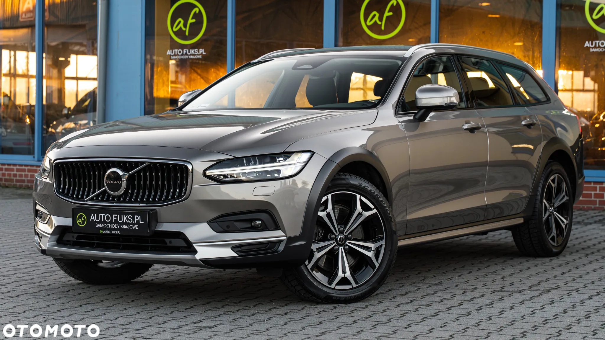 Volvo V90 Cross Country - 2